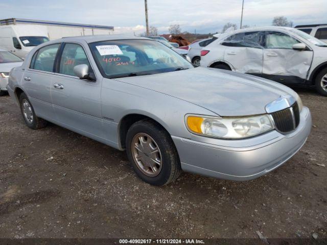  Salvage Lincoln Towncar