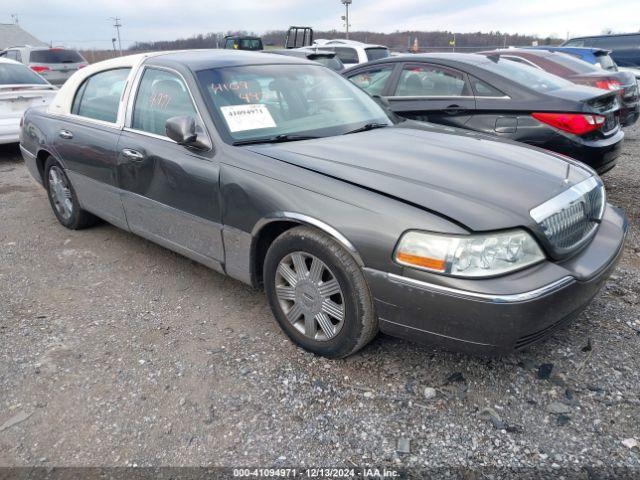  Salvage Lincoln Towncar