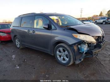  Salvage Toyota Sienna