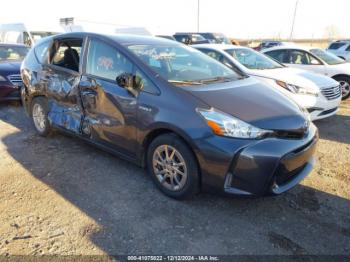  Salvage Toyota Prius v