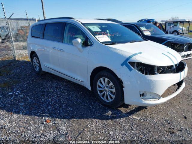  Salvage Chrysler Pacifica