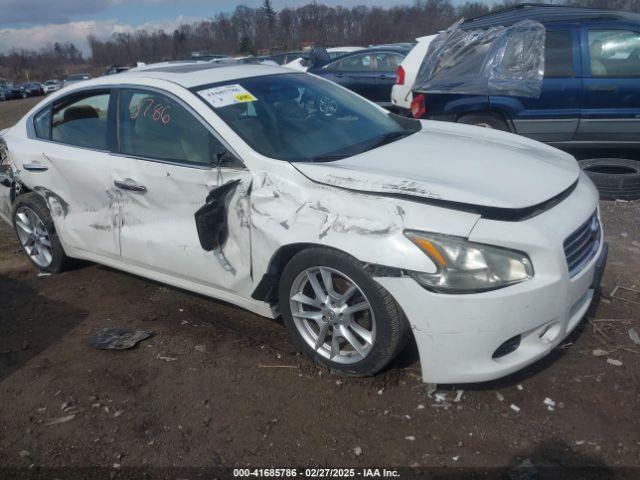  Salvage Nissan Maxima