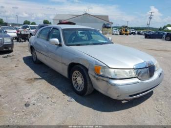 Salvage Lincoln Towncar