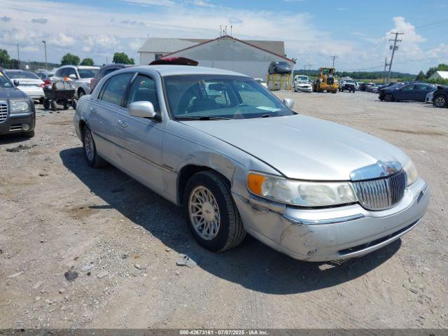  Salvage Lincoln Towncar