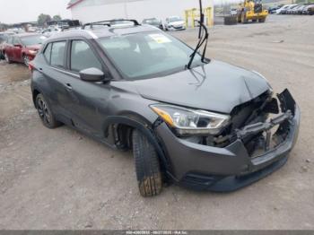  Salvage Nissan Kicks