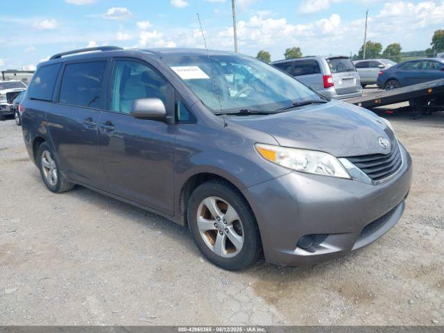  Salvage Toyota Sienna