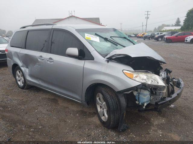  Salvage Toyota Sienna