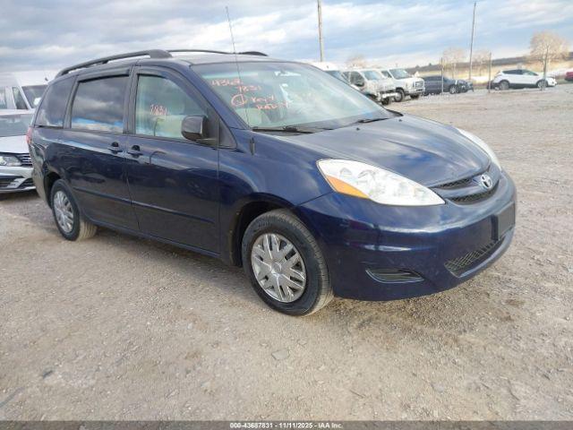  Salvage Toyota Sienna