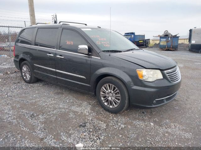 Chrysler Town & Country Limited Image 1