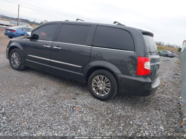 Chrysler Town & Country Limited Image 4