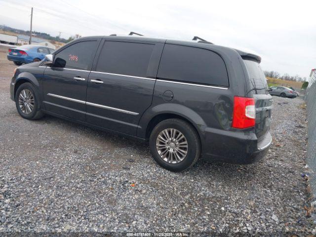 Chrysler Town & Country Limited Image 4