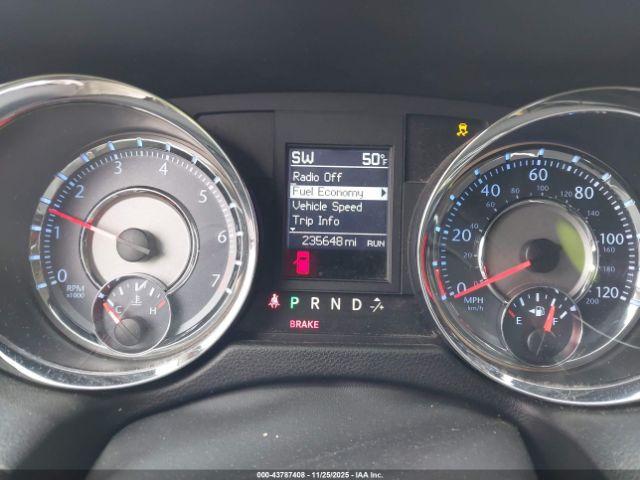 Chrysler Town & Country Limited Image 9