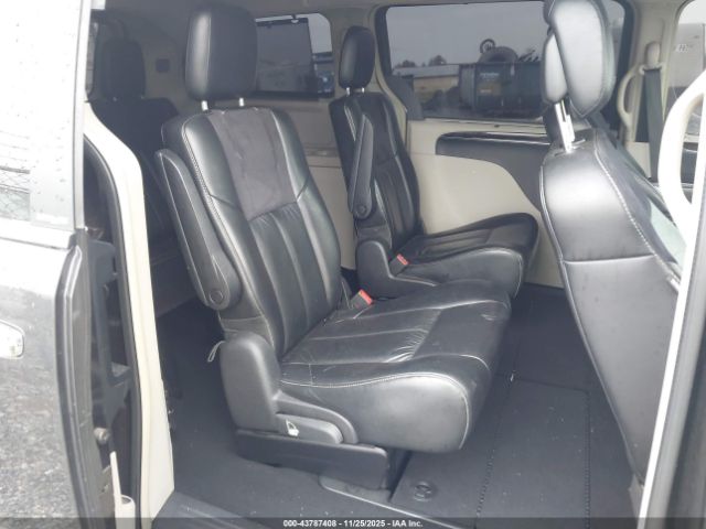 Chrysler Town & Country Limited Image 5