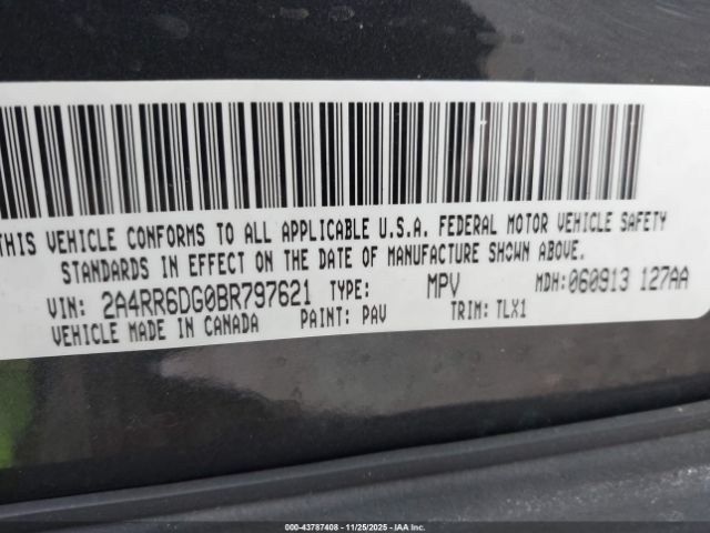 Chrysler Town & Country Limited Image 11