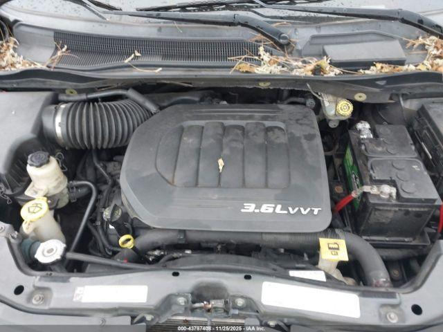 Chrysler Town & Country Limited Image 8