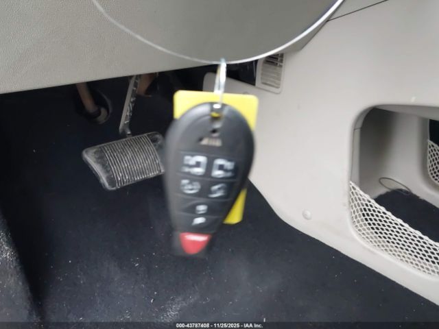 Chrysler Town & Country Limited Image 10