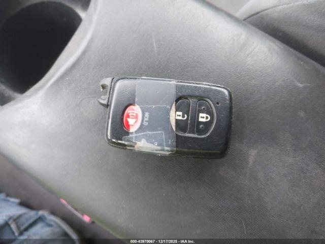 Toyota Prius Two Image 10