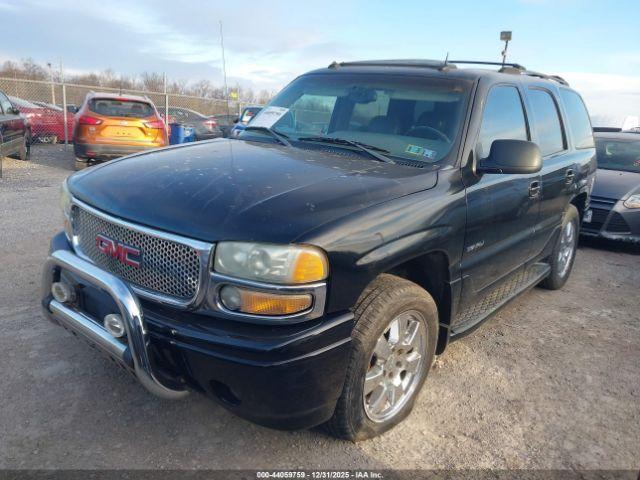 GMC Yukon Denali Image 11