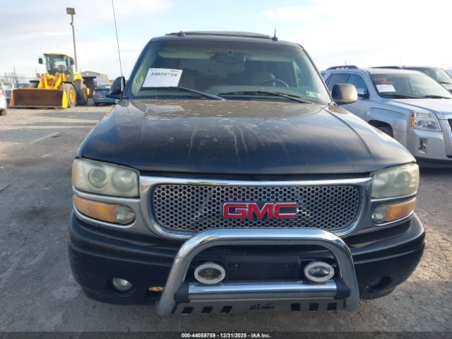 GMC Yukon Denali Image 12