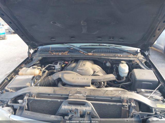 GMC Yukon Denali Image 10