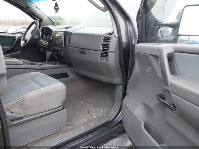 Nissan Titan Se Image 13