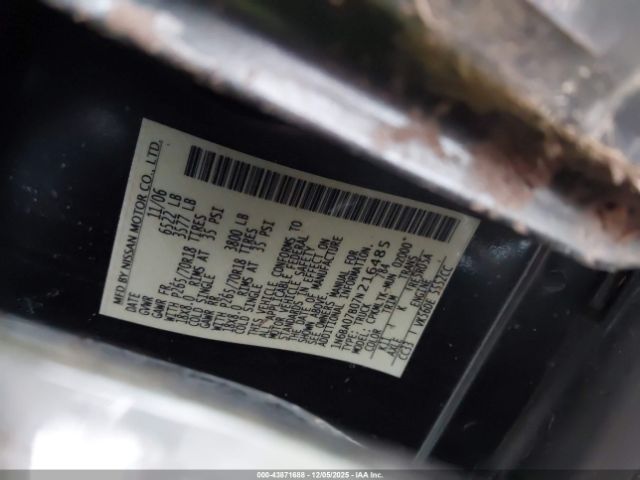 Nissan Titan Se Image 8