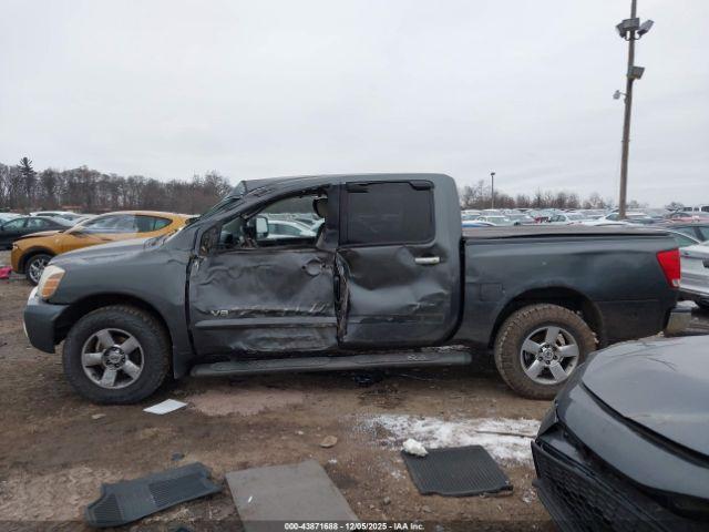 Nissan Titan Se Image 6