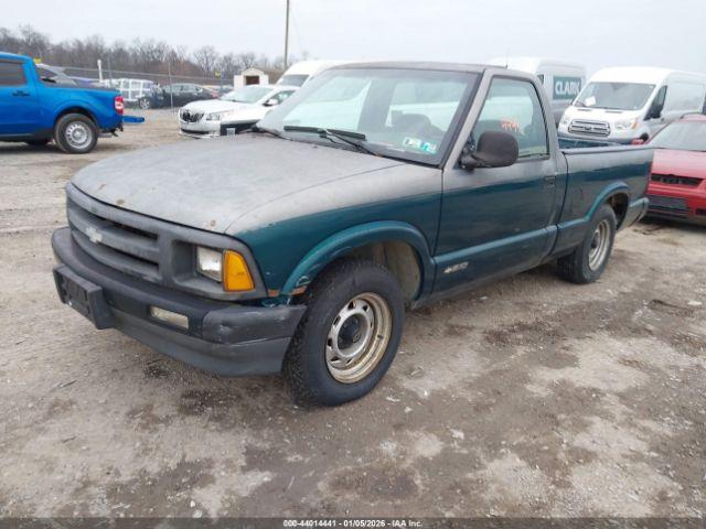 Chevrolet S-10 Fleetside Image 3