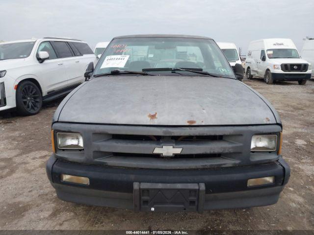 Chevrolet S-10 Fleetside Image 5