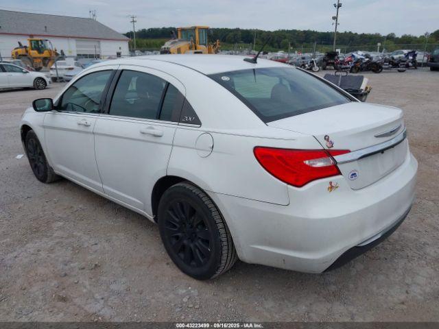 Chrysler 200 Lx Image 2