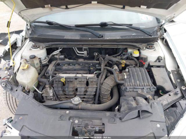 Chrysler 200 Lx Image 16