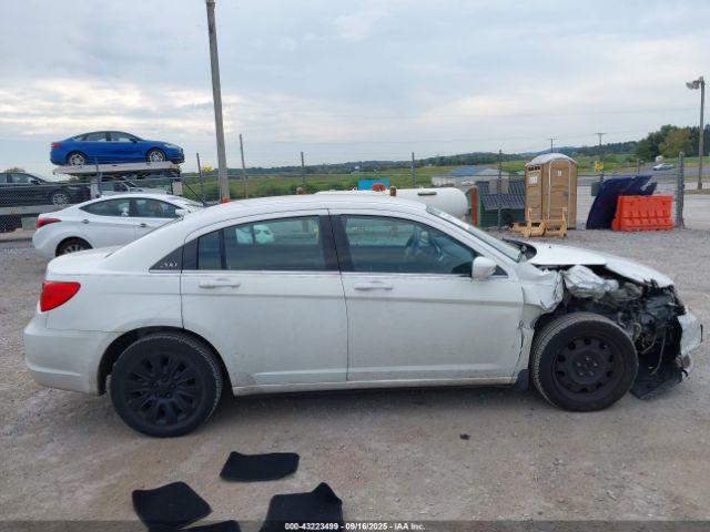 Chrysler 200 Lx Image 8