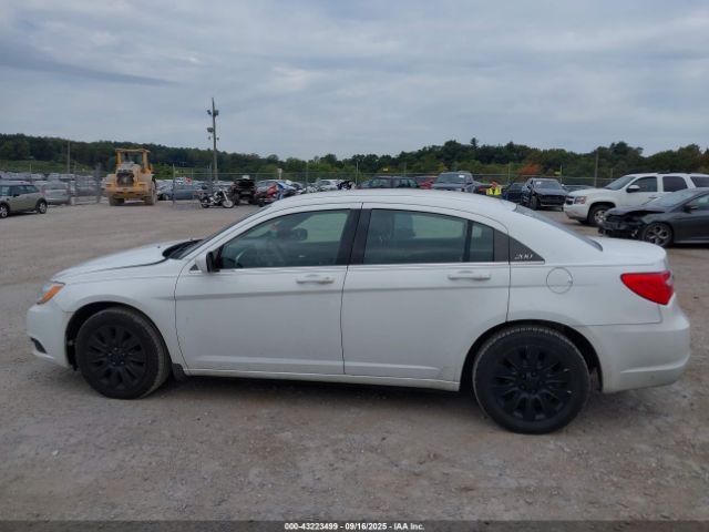 Chrysler 200 Lx Image 14