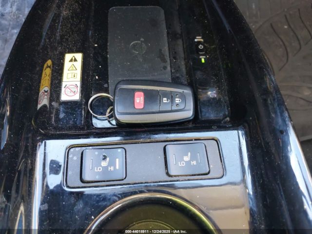 Toyota Prius Xle Awd-e Image 11