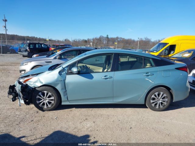 Toyota Prius Xle Awd-e Image 9