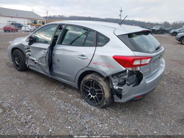 Subaru Impreza 2.0i Image 2