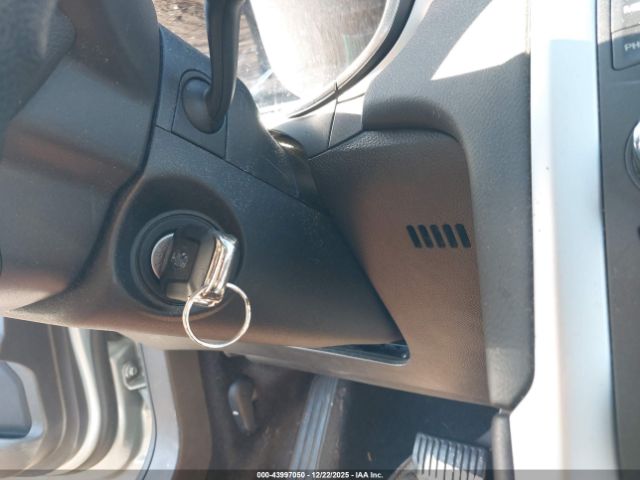 Ford Fusion S Image 9