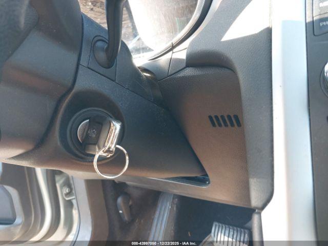 Ford Fusion S Image 9