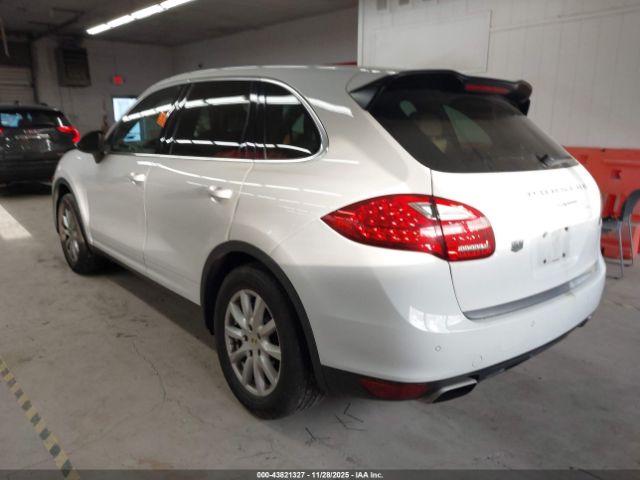 Porsche Cayenne Image 4