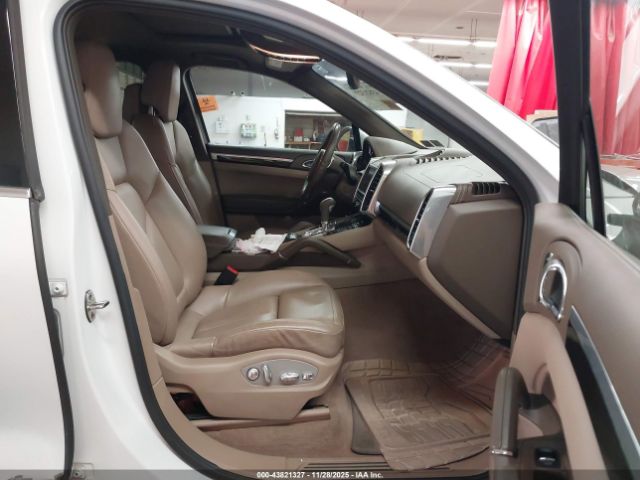 Porsche Cayenne Image 10