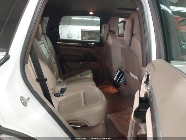 Porsche Cayenne Image 11