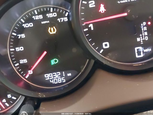 Porsche Cayenne Image 16