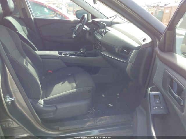 Nissan Rogue S Intelligent Awd Image 8