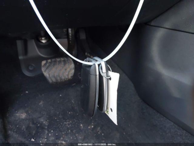 Nissan Rogue S Intelligent Awd Image 4