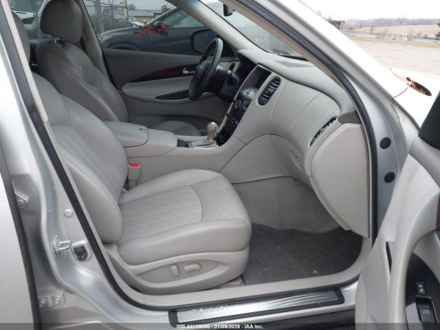 INFINITI Ex Journey Image 4