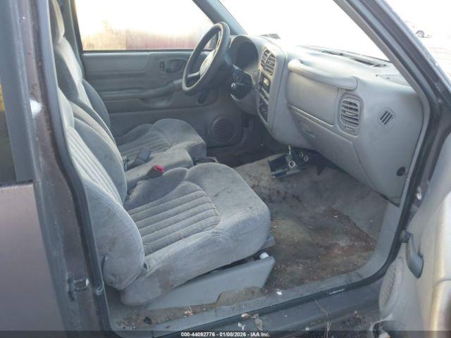 Chevrolet S-10 Ls Image 7