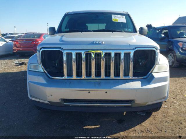 Jeep Liberty Limited Image 8