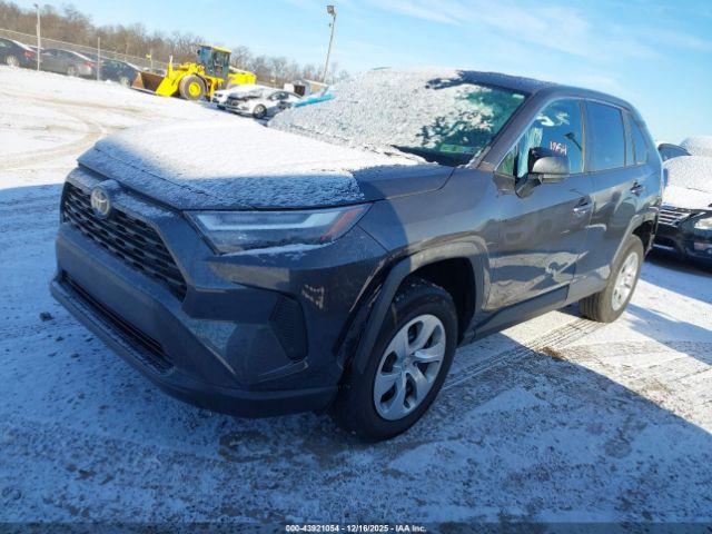 Toyota RAV4 Le Image 8