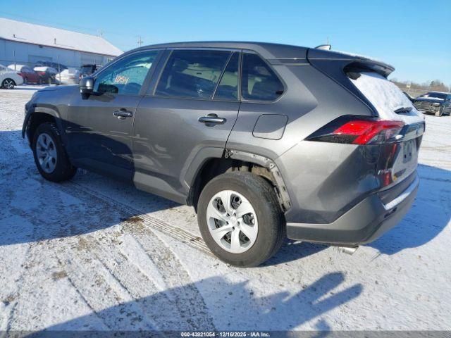 Toyota RAV4 Le Image 15