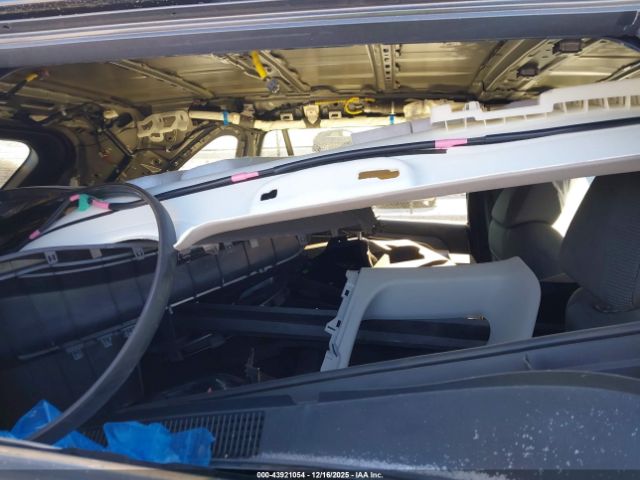 Toyota RAV4 Le Image 6